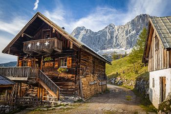 Alte Hütte auf der Neustattalm (1.530 m) vor der Dachstein-Süd
