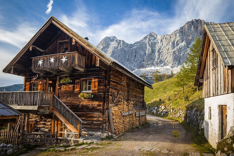 Oude hut op de Neustattalm (1.530 m) voor de Dachstein-Süd van Christian Müringer