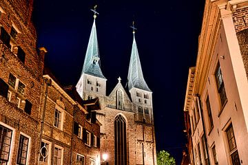 Deventer Bergkerk in de nacht van Peter Slagboom