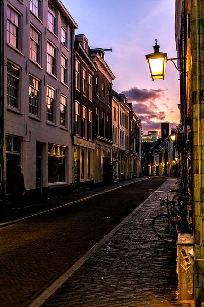 De Haverstraat in Utrecht bij het vallen van de avond van De Utrechtse Grachten