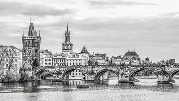 Karelsbrug in Praag, zwart-wit van Elly van Veen