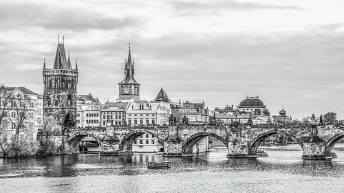 Pont Charles à Prague, noir et blanc sur Elly van Veen