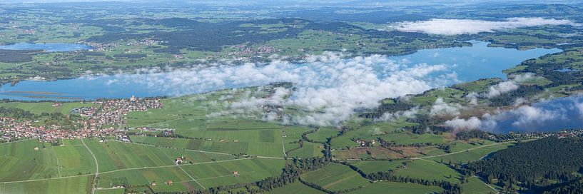 Uitzicht over de Allgäu van Walter G. Allgöwer