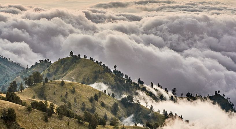 Mount Rinjani Cloudscape van Peter Postmus