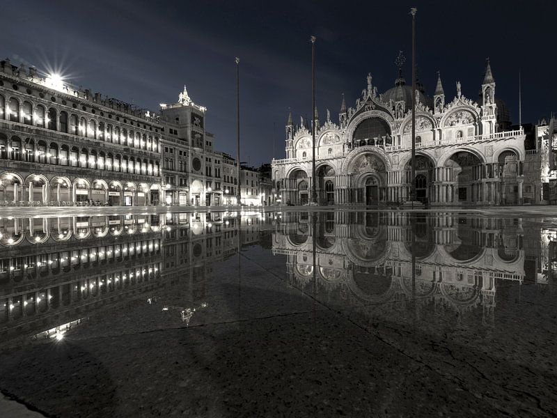 Nachts am Markusplatz in Venedig von Andreas Müller