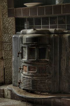 Een oude kachel in een verlaten huis van Melvin Meijer