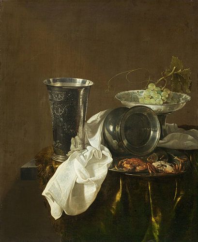 Banketstilleven met een zilveren beker, omgevallen kan, druiven, rivierkreeftjes en wit servet, Jan Jansz. Treck