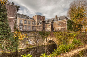 Die Burg Borgharen ist eine ursprünglich mittelalterliche Burg an der Maas 