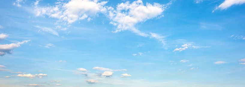 Lucht met wolken van Günter Albers