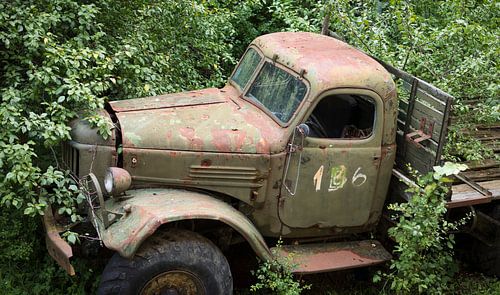 Alter Lastwagen der russischen Armee in Bulgarien, urbex