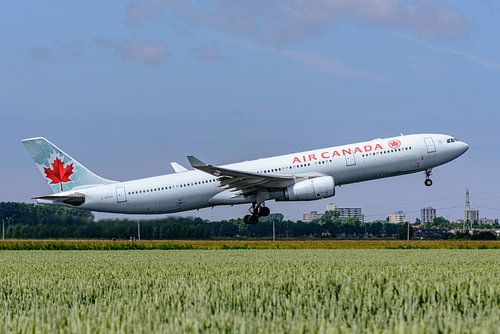 Take-off Air Canada Airbus A330-300.