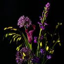 Blumenstrauß mit lila Blüten von Hanneke Luit Miniaturansicht