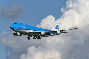 Landung der KLM Boeing 747-400 "City of Shanghai" (PH-BFW).