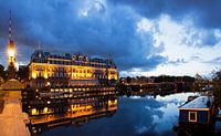 Amstelhotel Amsterdam in het blauwe uur in de ochtend von Dennis van de Water Miniaturansicht