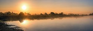 Panoramablick auf den Sonnenaufgang Aekingerzand