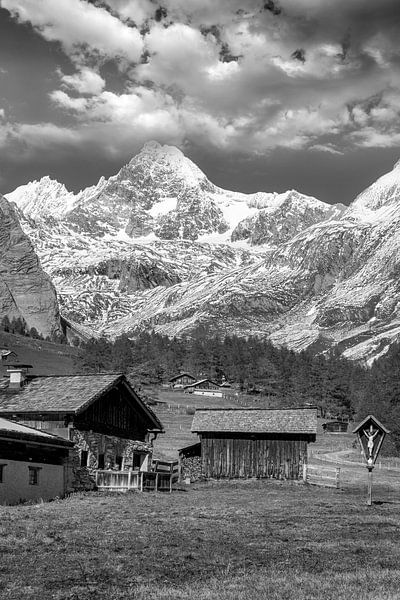 Almhütten im Ködnitztal mit Großglockner (3.798 m), Kals am Großglockner von Christian Müringer