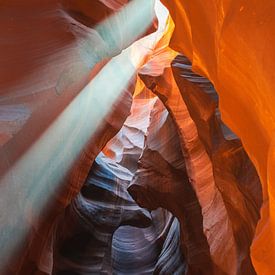 Lumière spectaculaire dans Antelope Canyon, Arizona sur Rietje Bulthuis