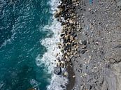 Plage rocheuse par Droning Dutchman Aperçu