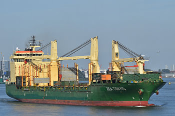 Zea Tokyo im Hafen