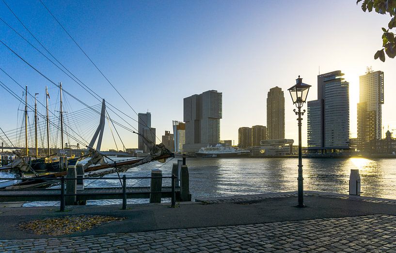 Zonsopgang in Rotterdam vanaf de Veerhaven van Ricardo Bouman