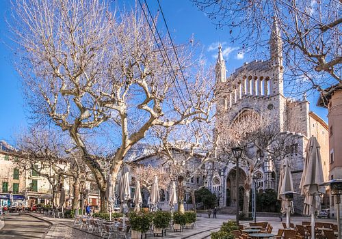 Placa Constitucio en de kathedraal San Barthomeu in Soller, Mallorca van Christian Müringer