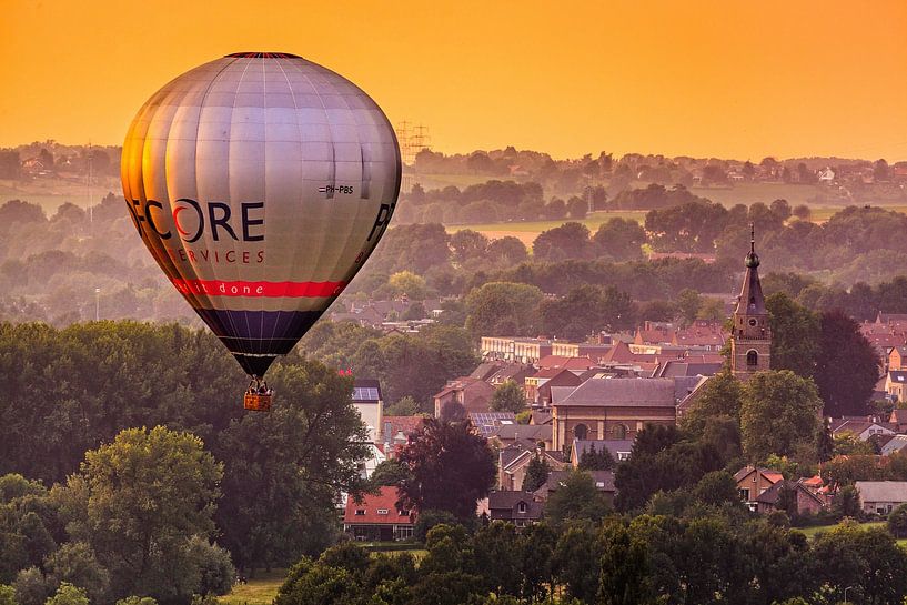 Ballon boven Gulperberg van Rob Boon