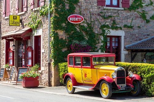 Frans hotelletje met oldtimer