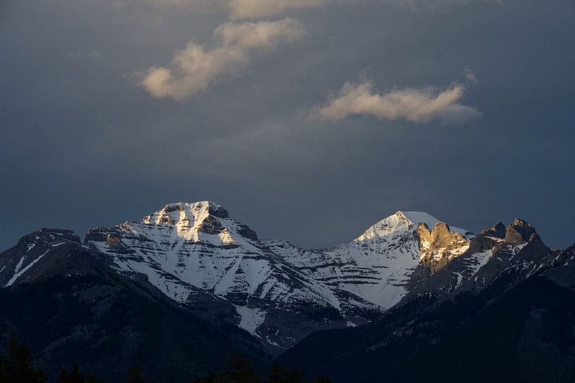Avondlicht Banff Canada van Hans Lok