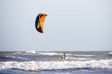 kitesurfers by Liesbeth Vogelzang