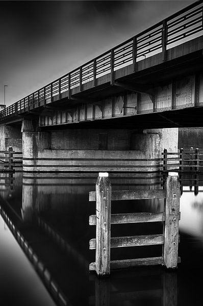 Dunkle Brücke von Mark Bolijn