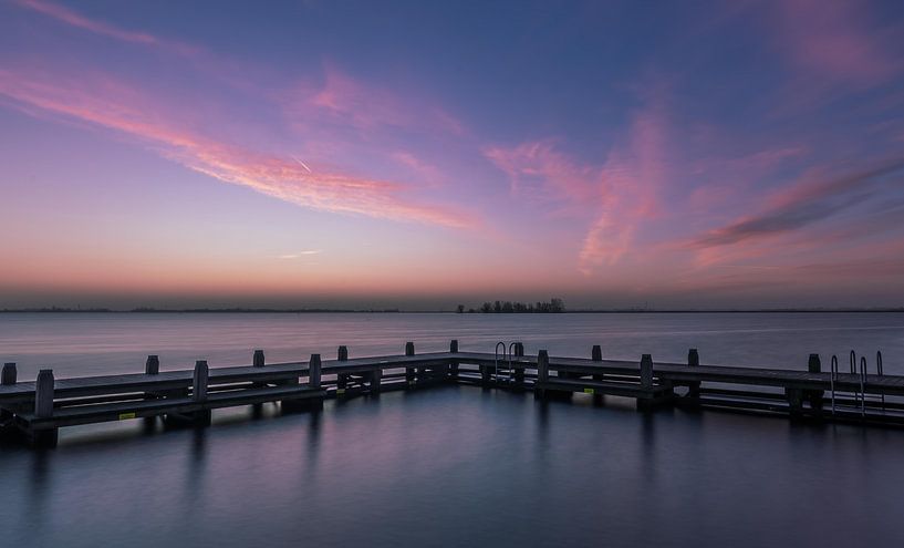 Magenta Wolken van Mario Calma