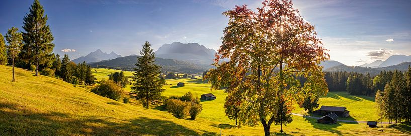 Herfstpanorama Werdenfelser Land van Walter G. Allgöwer