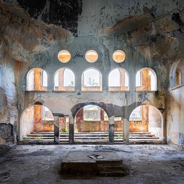 Verlassene Synagoge im Verfall. von Roman Robroek – Fotos verlassener Gebäude