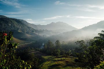 Neblige Landschaft in Guatemala von Joep Gräber