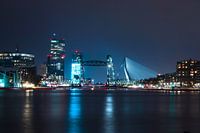 Skyline von Rotterdam in den späten Abendstunden.