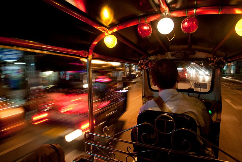 Tuktuk in Bangkok van Luuk van der Lee