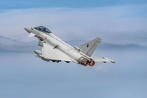 Start eines italienischen Eurofighter Typhoon mit Nachbrenner.