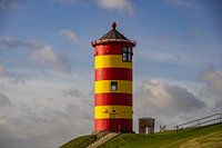 De geelrode vuurtoren van Pilsum