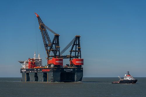 Dutch Glory! Ankunft der Sleipnir im Hafen von Rotterdam am 20. März 2020. von Jaap van den Berg
