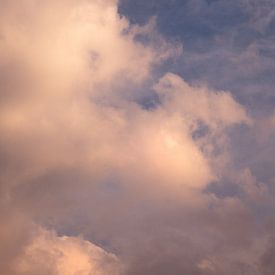 Dreamy clouds by Joost de Groot