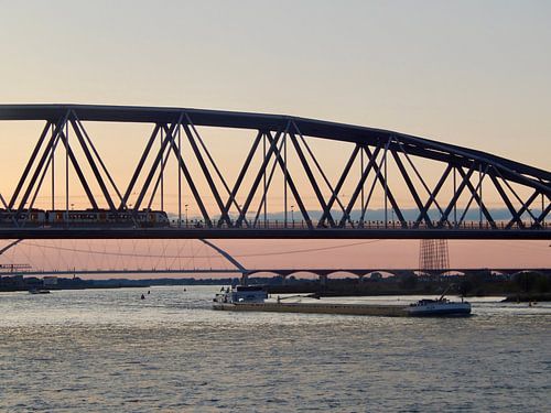 Nijmegen bij zonsondergang