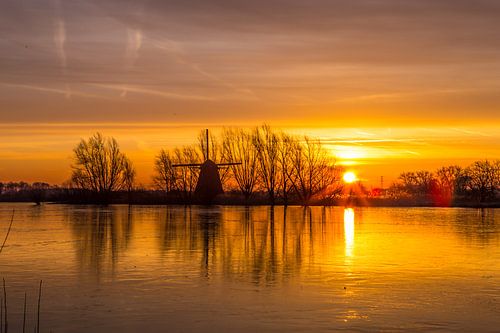 Gekleurde ijskoude zonsopkomst 