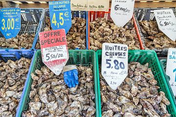 Oesters te koop in Cancale van Dennis van de Water