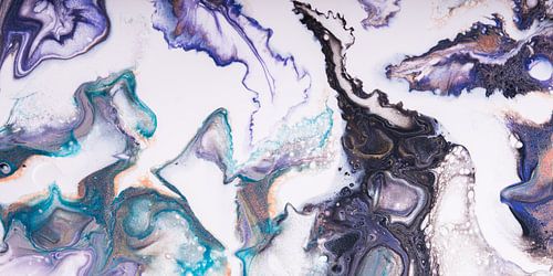 Panorama van vloeibare kleuren: wit cyaan paars zwart