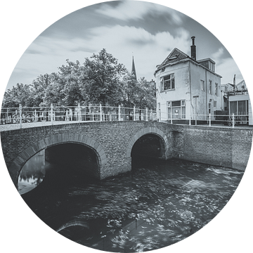Zwart wit foto van de middeleeuwse stad Kampen van Fotografiecor .nl