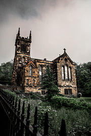 The Parish Church à Édimbourg, une version plus sombre à l'ambiance mystérieuse sur Koen Lipman