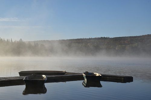 The lake on an autumn morning