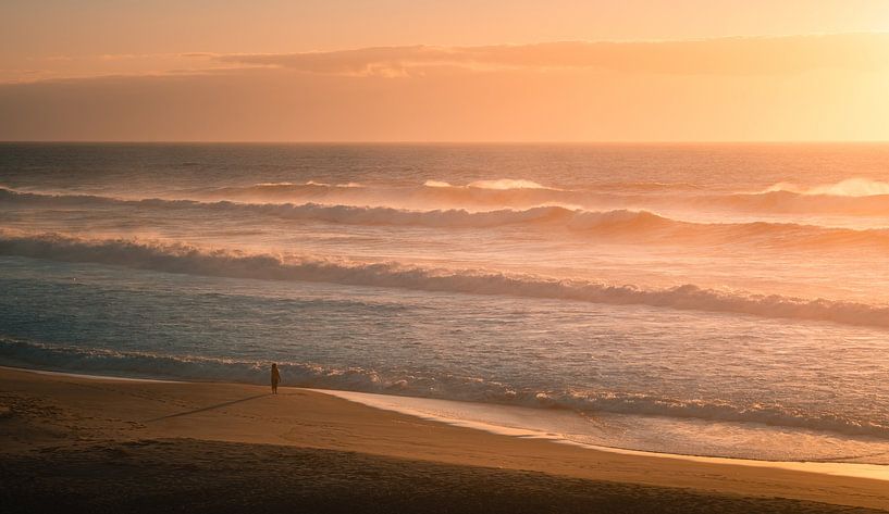 Tijd voor jezelf! Zonsondergang bij de oceaan. van Pitkovskiy Photography|ART