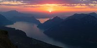 Le lac des Quatre-Cantons au coucher du soleil