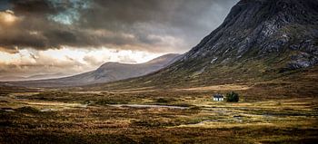 Die Lagangarbh-Hütte in Glen Coe bei Abendlicht